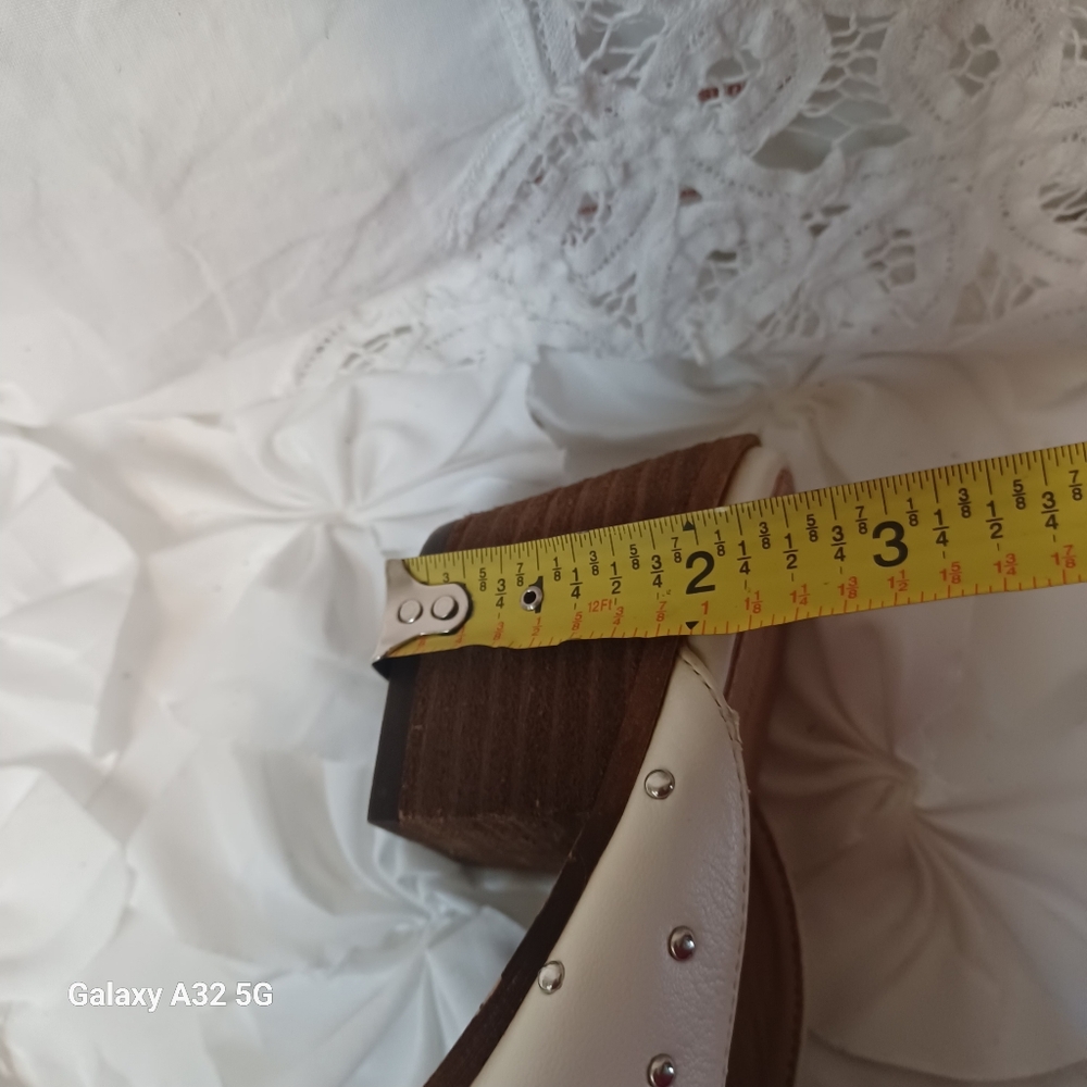 ARIDER GIRL Size 7.5 Studded White Mules - Picture 11 of 13
